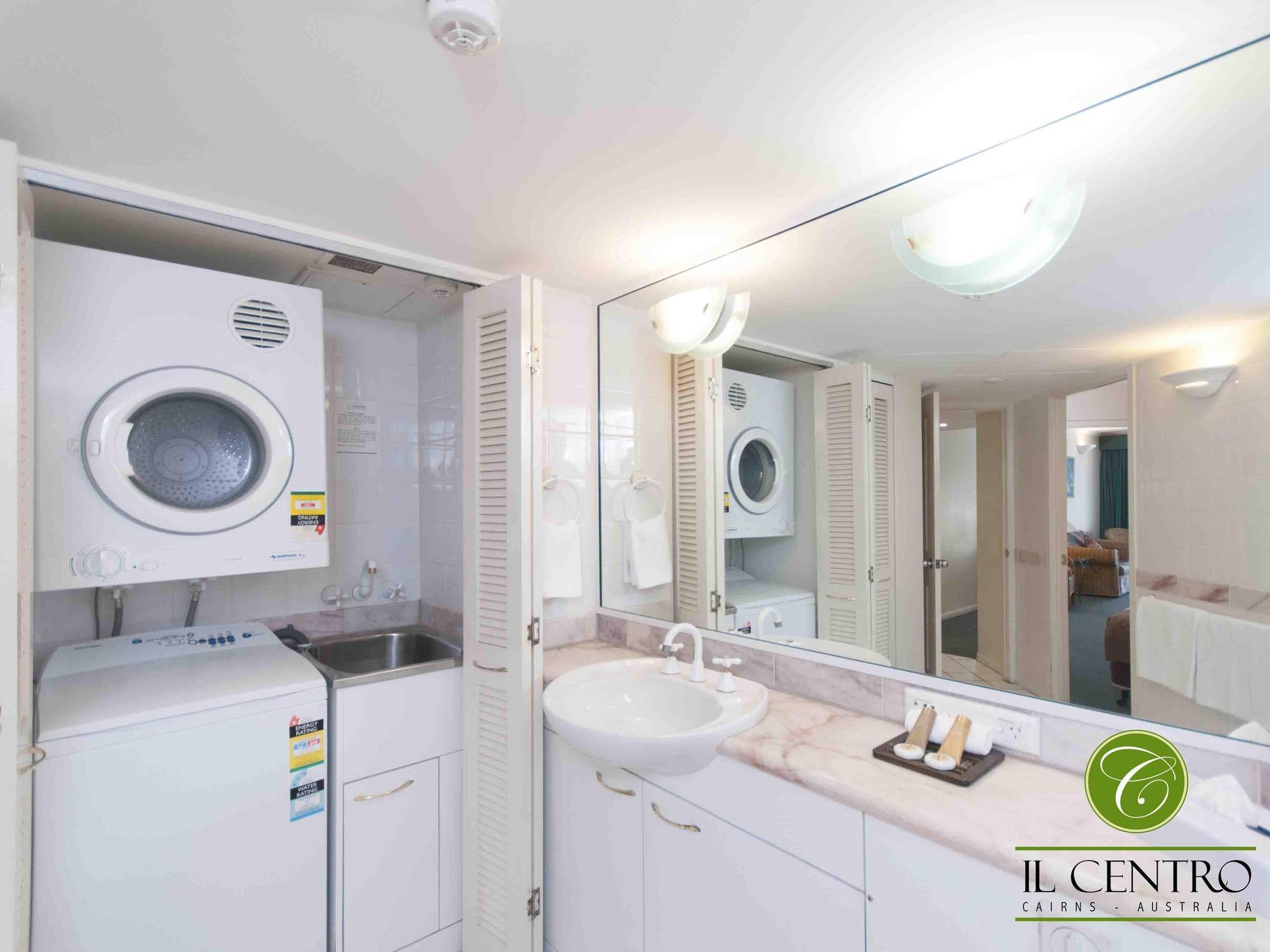 Il Centro Apartment Hotel Кернс Екстериор снимка